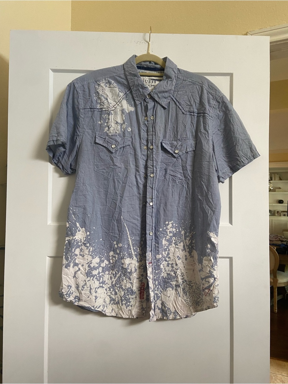 GUESS Men's Light Blue vintage paint splatter Short-Sleeve snap up